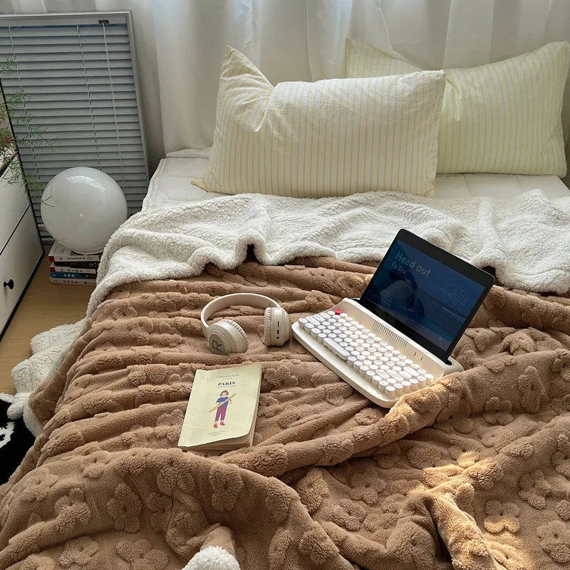 Luxury Lamb Wool Flower Jacquard Blanket Solid Color Thickened Warm Sofa Leisure Blankets Autumn and Winter Skin-Friendly Quilt