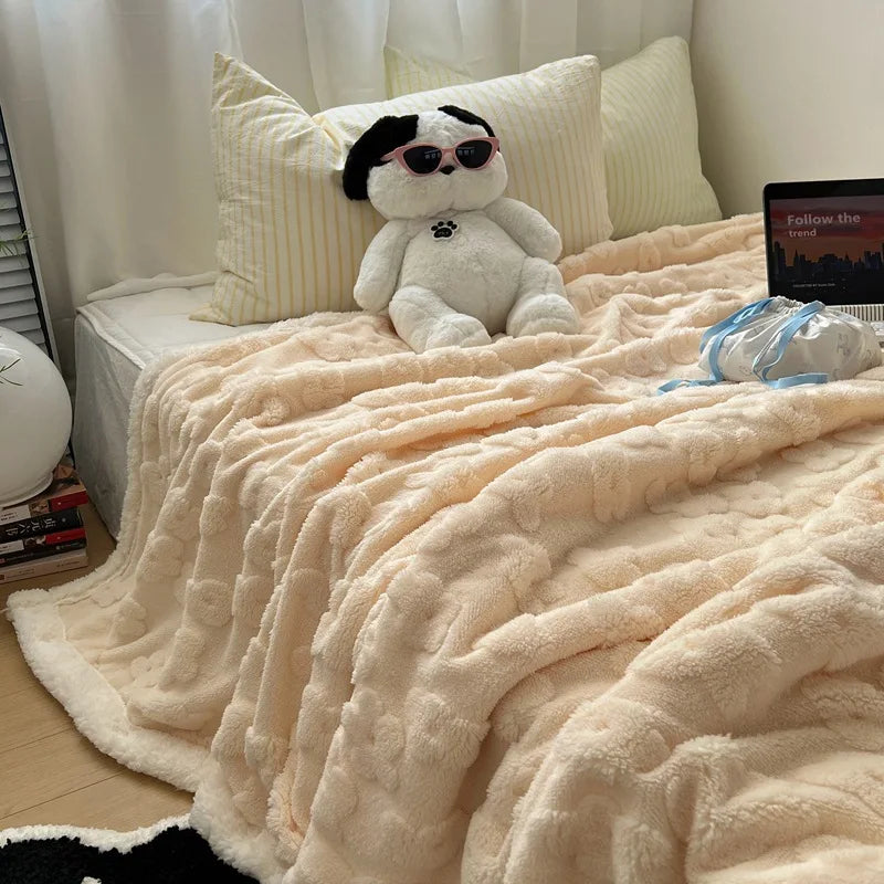 Luxury Lamb Wool Flower Jacquard Blanket Solid Color Thickened Warm Sofa Leisure Blankets Autumn and Winter Skin-Friendly Quilt