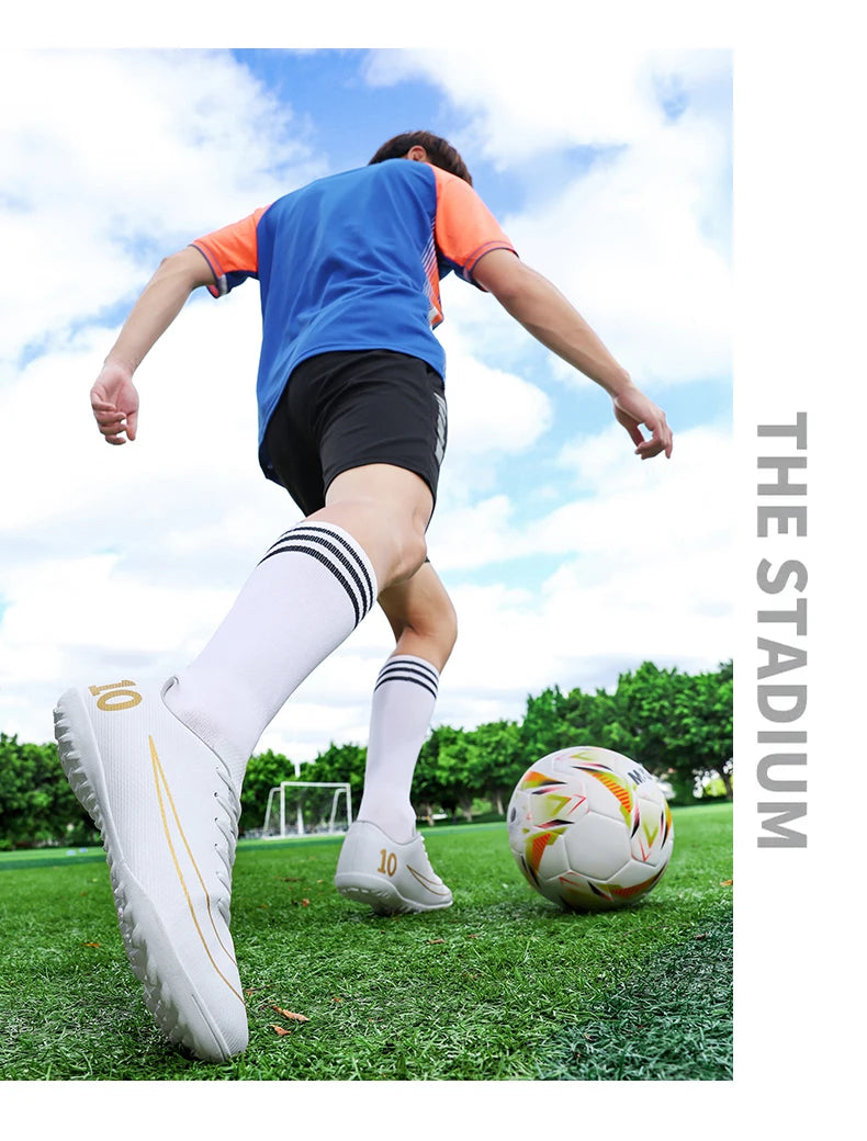 Men's football shoes, casual sports shoes, student training, fashionable and comfortable, ultra-light football boots