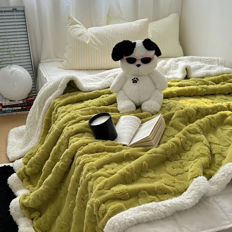 Luxury Lamb Wool Flower Jacquard Blanket Solid Color Thickened Warm Sofa Leisure Blankets Autumn and Winter Skin-Friendly Quilt