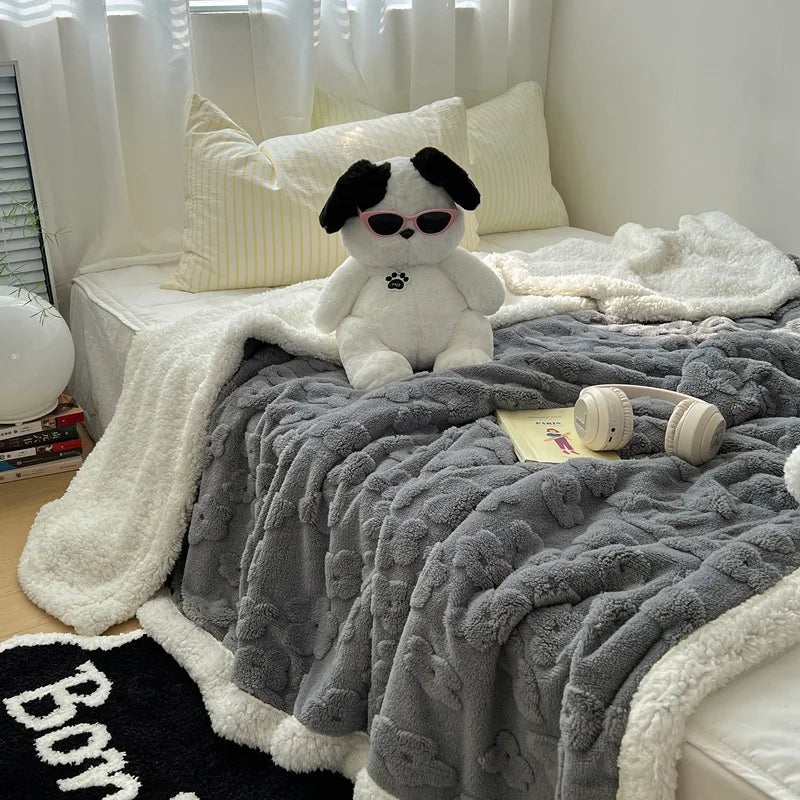 Luxury Lamb Wool Flower Jacquard Blanket Solid Color Thickened Warm Sofa Leisure Blankets Autumn and Winter Skin-Friendly Quilt